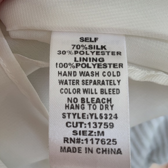 White top with sequence detail - Picture 5 of 5